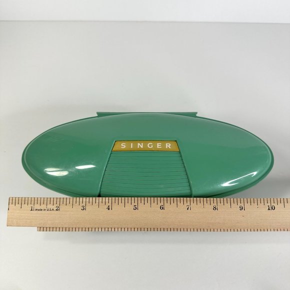 Singer Buttonholer in Case with Cams - Picture 15 of 16